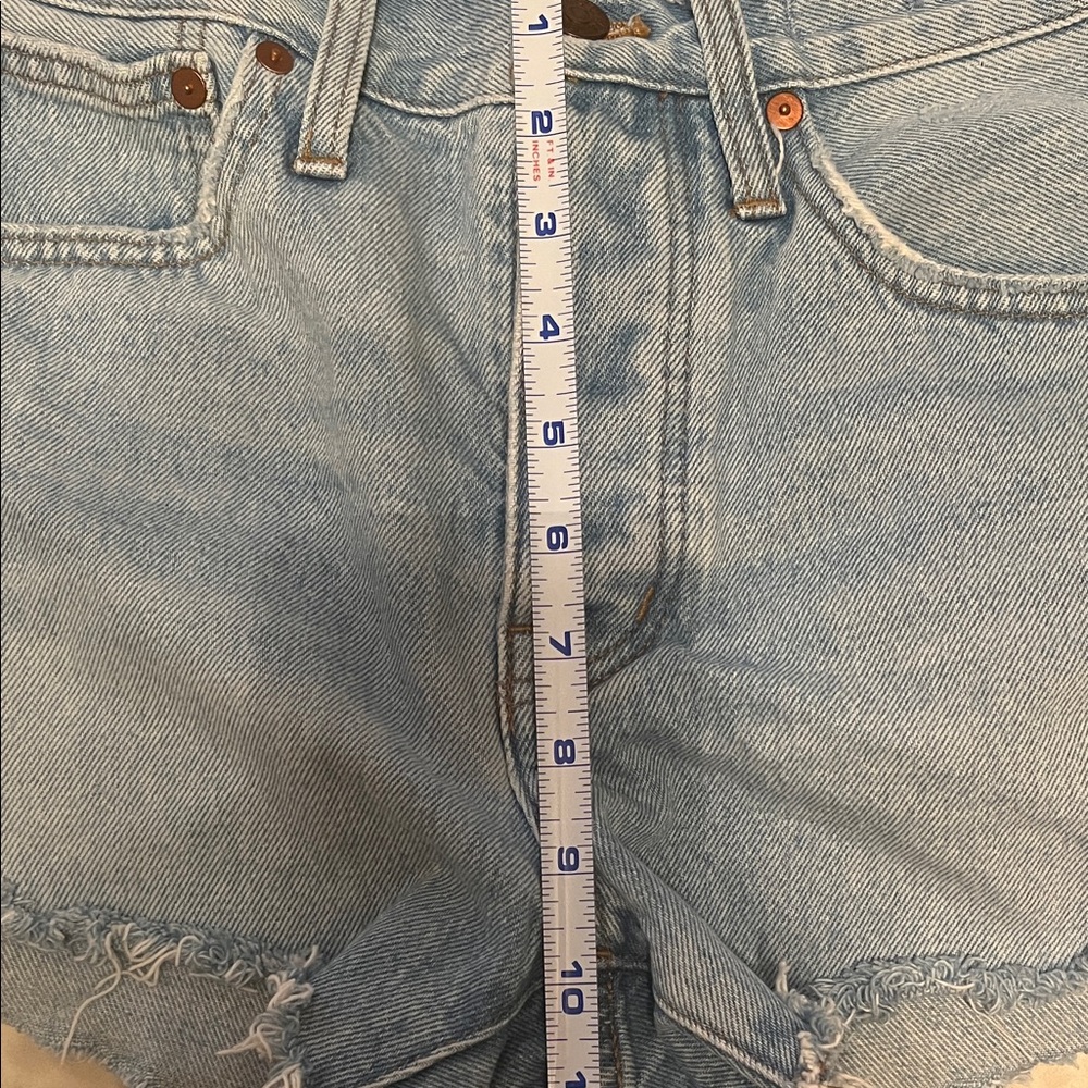 Madewell Relaxed Denim Shorts in Cedarcroft Light Blue Wash with Frayed Ends - Picture 15 of 16